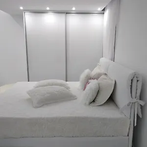 Despina's Lux Downtown Apartment
